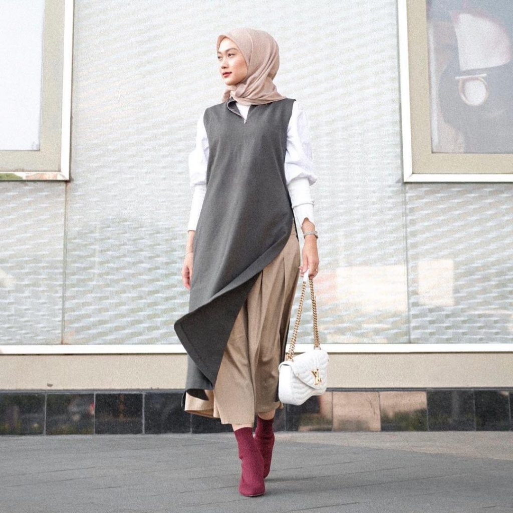 Sepatu boots untuk style hijab di hari lebaran
