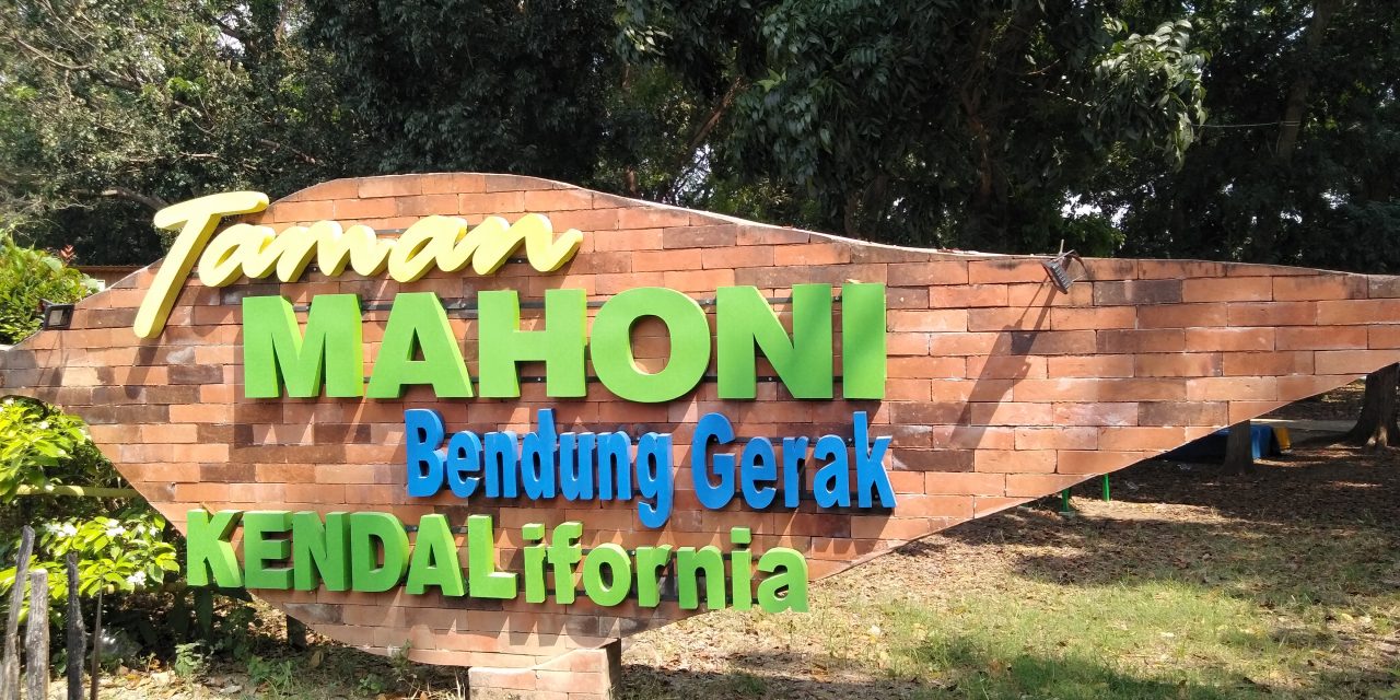 Taman Wisata Bendung Gerak Babat Kabupaten Lamongan Jawa Timur