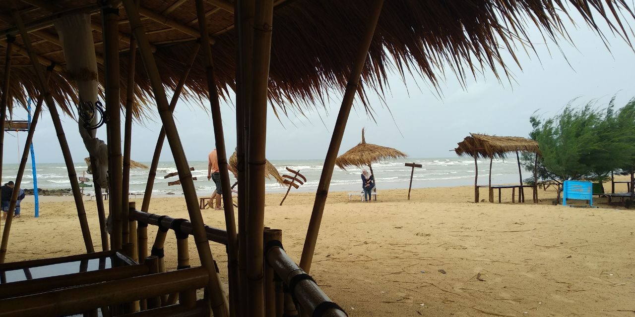 Pantai Cantik Lon Malang di Madura