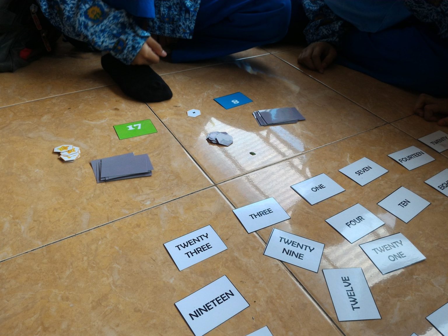 PERANCANGAN BOARDGAME SEBAGAI MEDIA UNTUK PEMBELAJARAN KOSA KATA BAHASA